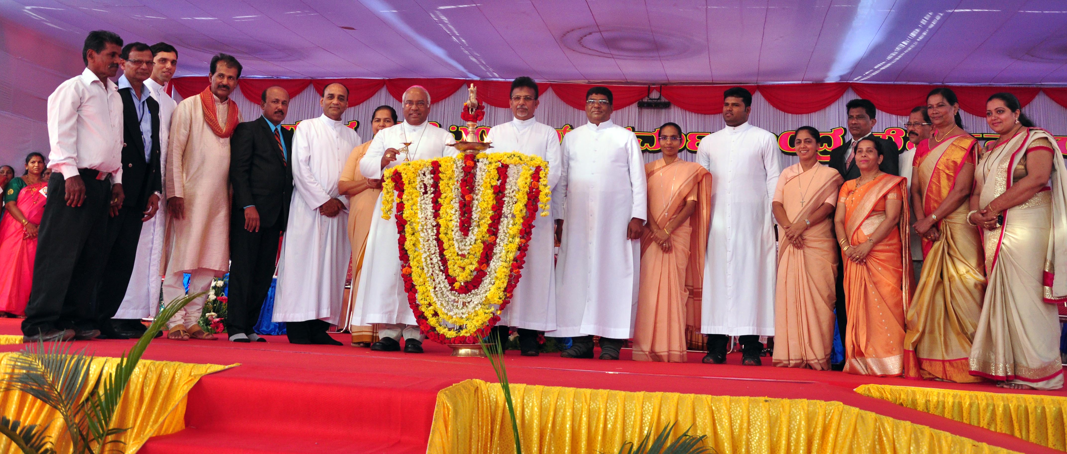 ಪೆರ್ಮನ್ನೂರು: ಸಮೂಹ ಶಿಕ್ಷಣ ಸಂಸ್ಥೆಗಳ ದಿನಾಚರಣೆಯ ಅಂಗವಾಗಿ ಕೃತಜ್ಞಾತಾ ಪೂಜೆ